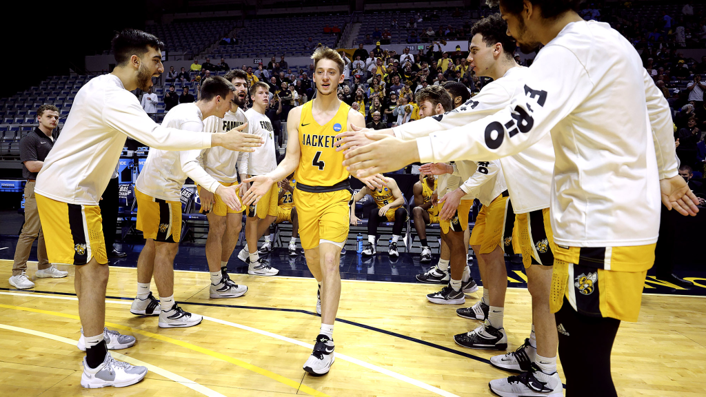 Everyone On Division III College Basketball Team 5-Foot-9