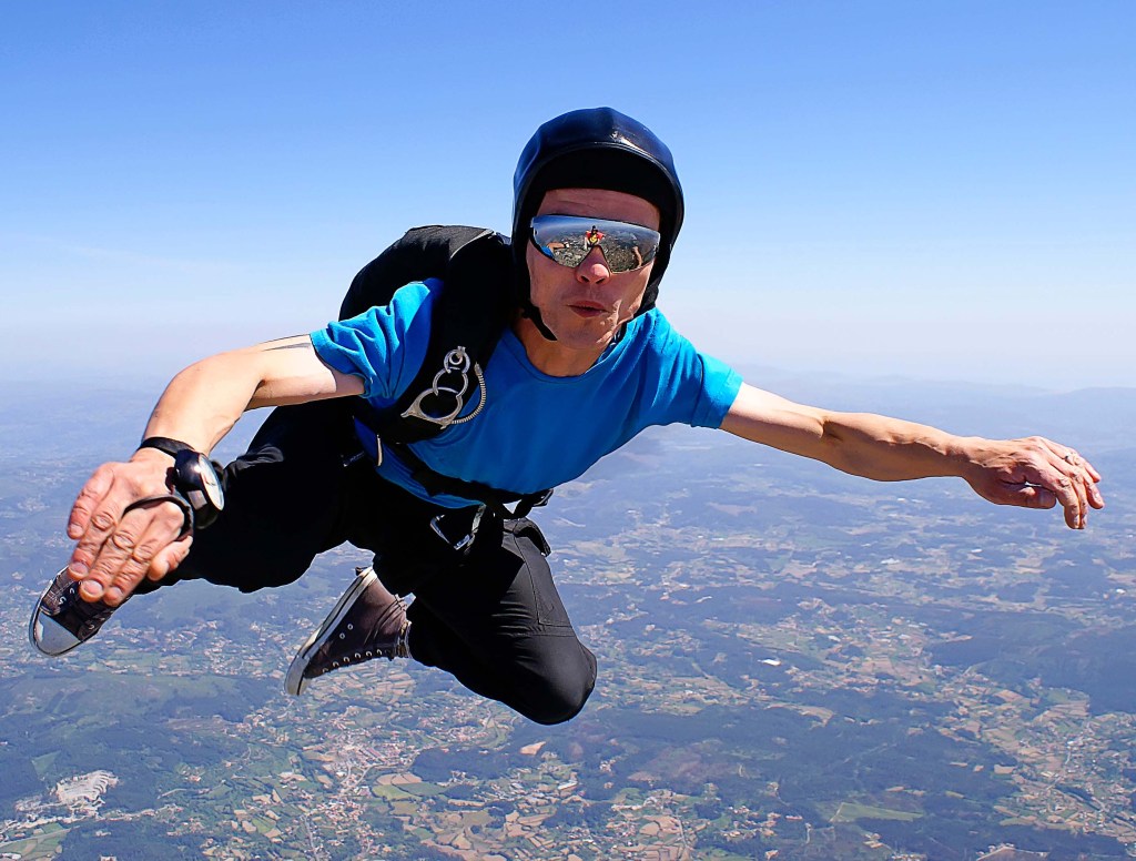 Cool Skydiver Only Uses One Parachute Strap